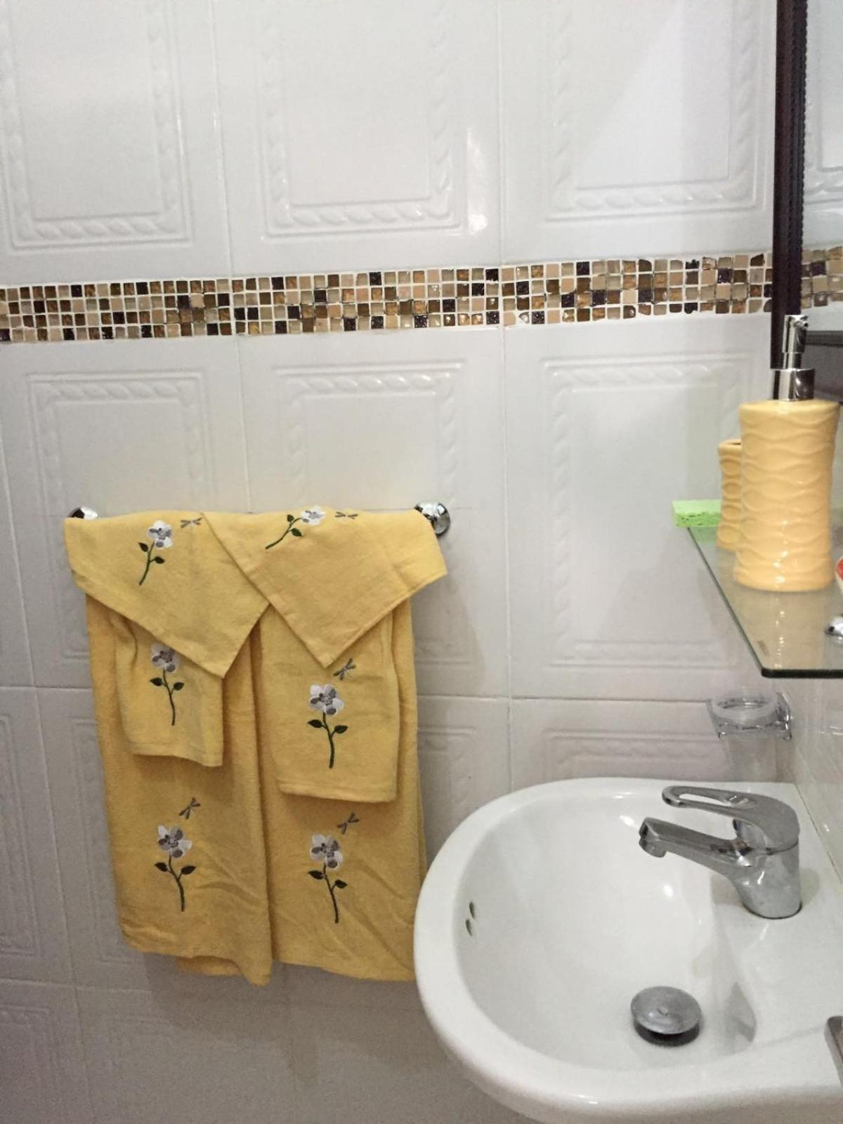 Goldenview Guesthouse โอโชรีโอส ภายนอก รูปภาพ