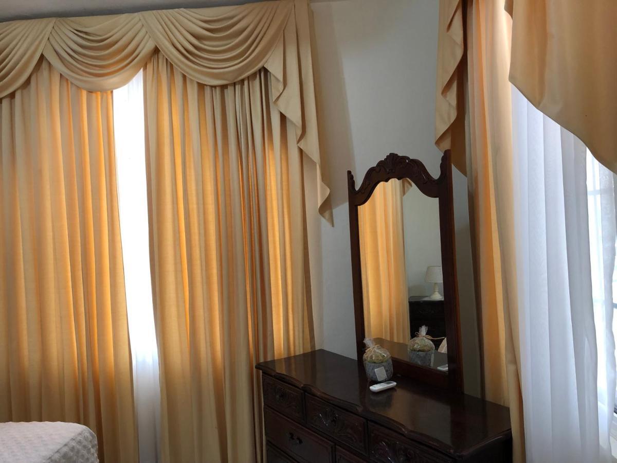 Goldenview Guesthouse โอโชรีโอส ภายนอก รูปภาพ